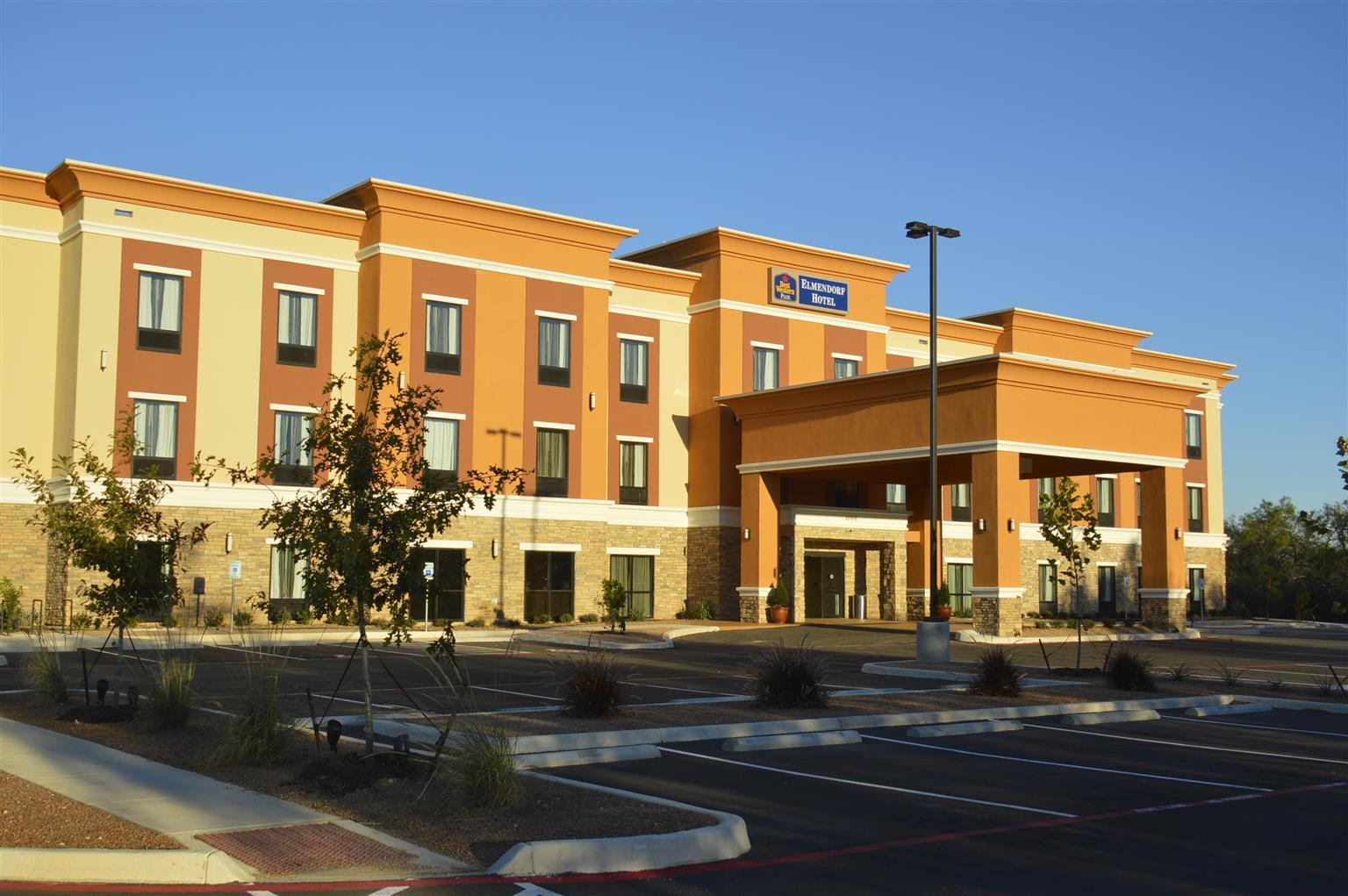Best Western Plus Elmendorf Hotel San Antonio Hotel Exteriör bild